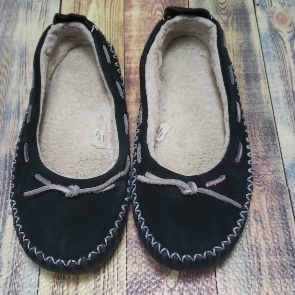 L.L.Bean slippers size 6